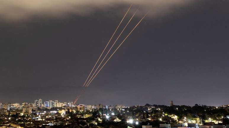 Os sistemas antimísseis israelenses estiveram entre as forças internacionais que impediram que mísseis e drones iranianos atingissem alvos em Israel
