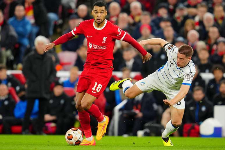 Cody Gakpo (Liverpool) em ação contra a Atalanta no dia 11.04.2024