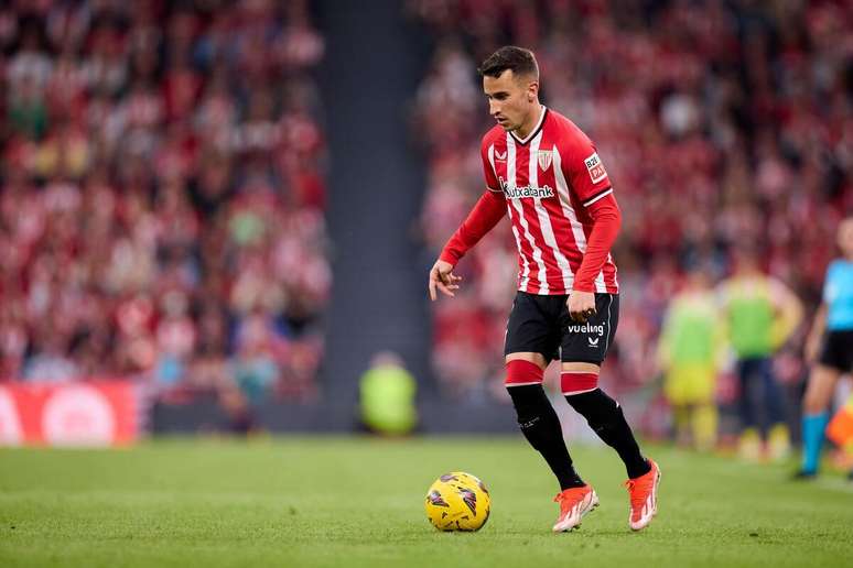 Alex Berenguer (Athletic Bilbao) em ação contra o Villarreal no dia 14.04.2024 