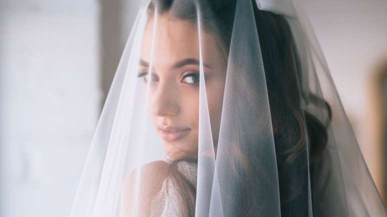 Véu é peça tradicional no vestuário da noiva