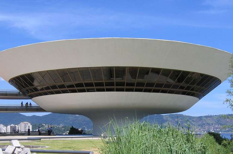 O Museu de Arte Contemporânea de Niterói foi projetado por Oscar Niemeyer