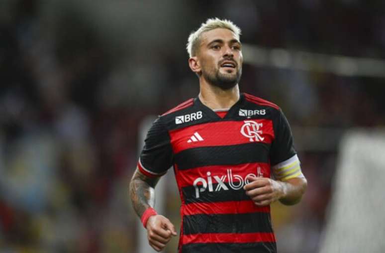 Marcelo Cortes/CRF - Legenda: Flamengo e São Paulo medem forças no Maracanã
