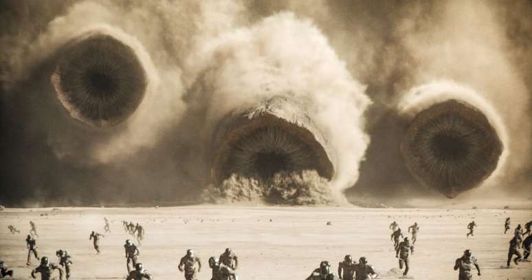 Os vermes de areia são um dos elementos impressionantes de Duna: Parte 2 (Imagem: Divulgação/Warner Bros.)