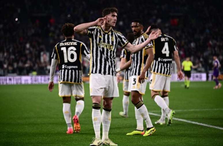 Marco Bertorello/AFP via Getty Images - Legenda: Juventus visita o Cagliari e busca carimbar a sua vaga na próxima edição da Champions League