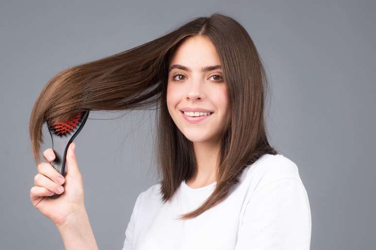 O cortisol em altos níveis causa danos aos cabelos 