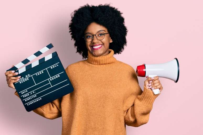 Ser um diretor de cinema bem-sucedido vai além do talento; exige dedicação, perseverança e uma grande paixão pela arte