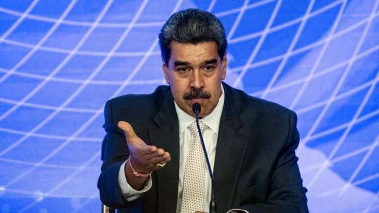 Presidente venezuelano Nicolás Maduro se tornou alvo de duras críticas ao impedir candidaturas de adversários