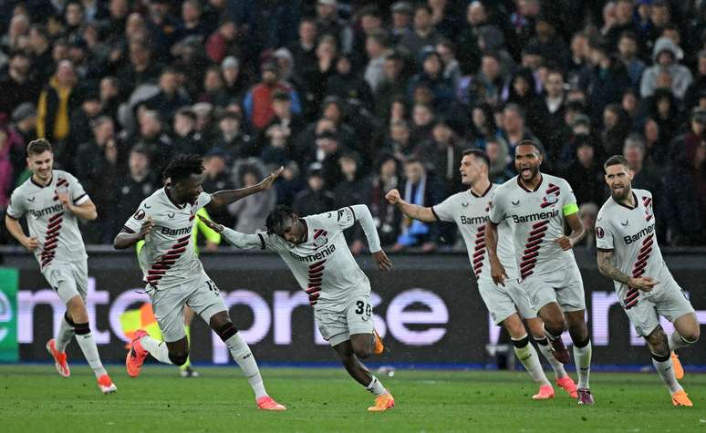 Leverkusen avança para a semifinal 