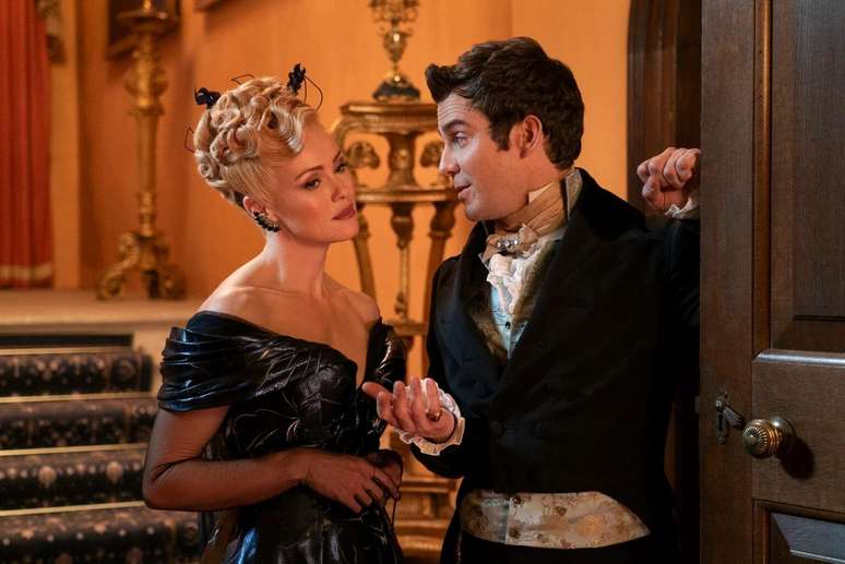 Benedict (Luke Thompson) e Lady Tilley Arnold (Hannah New) em imagens divulgadas da 3ª temporada de Bridgerton.
