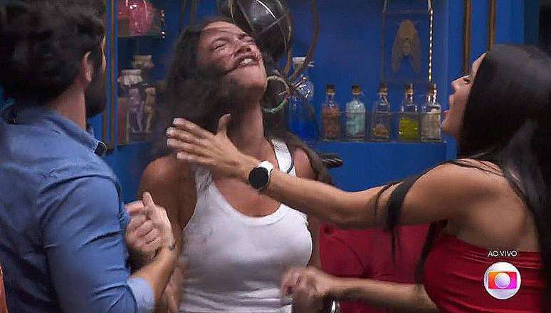 Alane precisou ser controlada por colegas após ouvir que foi eliminada do BBB 24