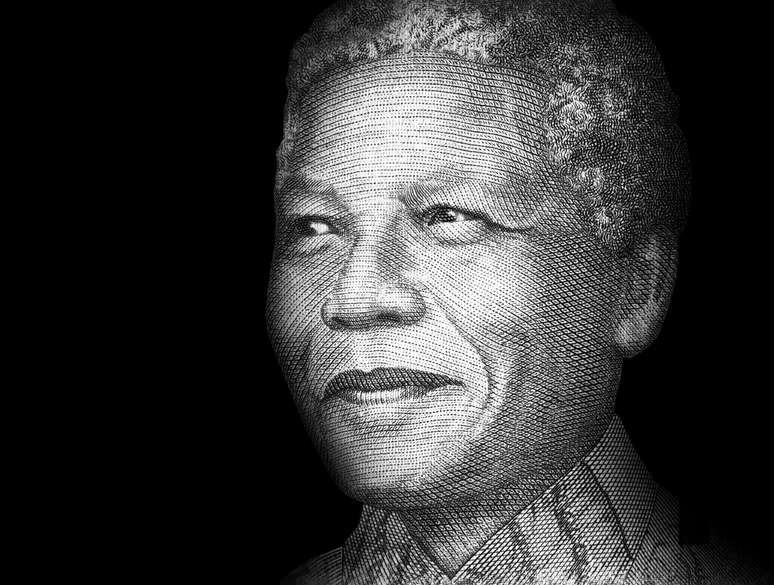 Nelson Mandela, na verdade, morreu em 2013, aos 95 anos, em Johanesburgo, na África do Sul