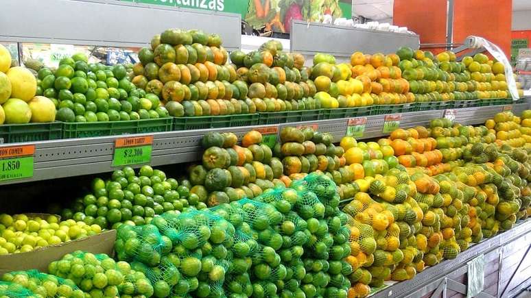 A alta no preço da fruta está ligada a uma série de desafios enfrentados na produção agrícola.