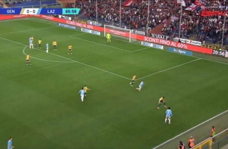 Reprodução - Legenda: Felipe Anderson iniciou jogada que terminou com o gol da Lazio contra o Genoa