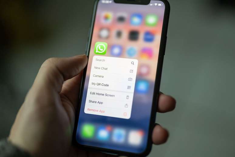 Donos de iPhone na China não podem mais usar WhatsApp (Imagem:  Dimitri Karastelev/Unsplash)