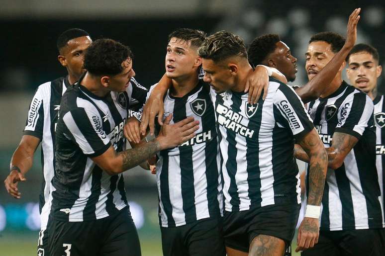 Botafogo espanta má fase e vence em casa. 