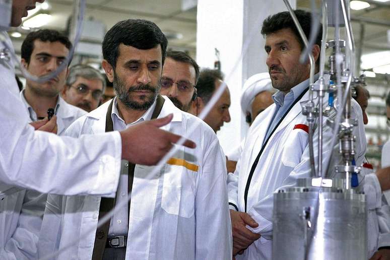 Em 2008, o então presidente iraniano Mahmoud Ahmadinejad anunciou o aumento da produção de urânio na usina nuclear de Natanz