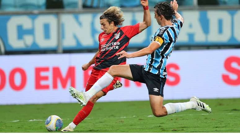 Canobbio não conseguiu finalizar em Porto Alegre.