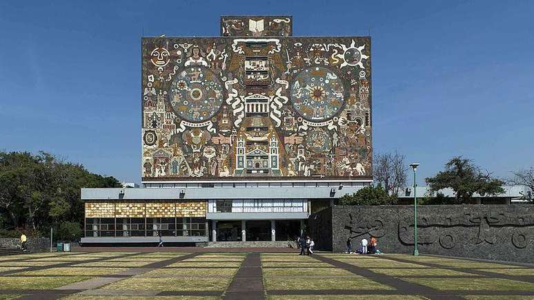 O campus da UNAM possui mais de 100 murais com a história do México