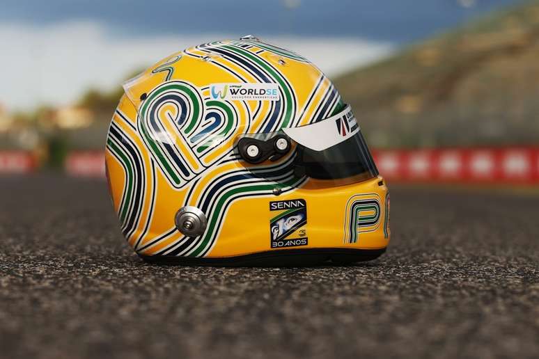 Capacete especial em homenagem a Ayrton Senna que será usado por Nicolas Costa