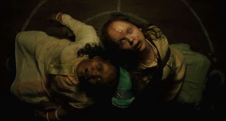Iblis bekerja lembur di The Exorcist: The Devotee dan kini memiliki dua anak sekaligus (Gambar: Reproduksi/Universal Pictures)