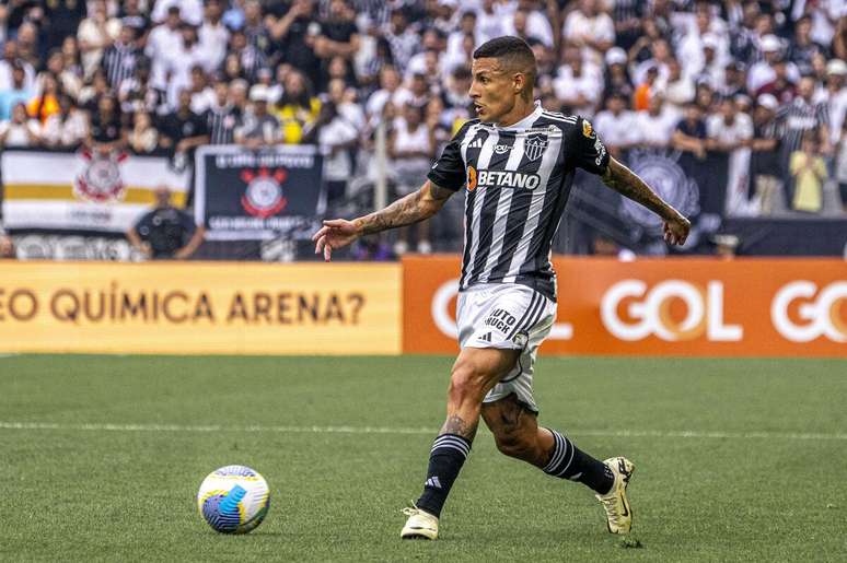 Guilherme Arana (Atlético-MG) em ação contra o Corinthians no dia 14.04.2024 