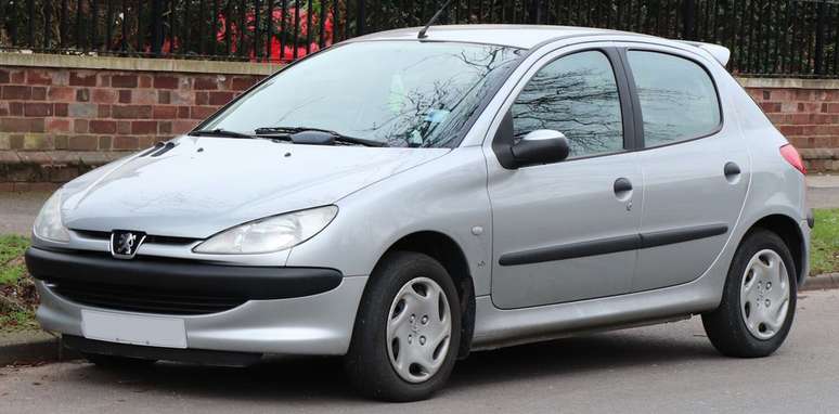 Peugeot 206 ficou 14 anos em linha na França e vendeu 8 milhões de unidades (Imagem: Vauxford/Wikipedia/CC)
