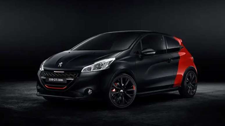 Peugeot 208 GTi foi um dos mais "nervosos" produzidos pela marca (Imagem: Divulgação/Stellantis)