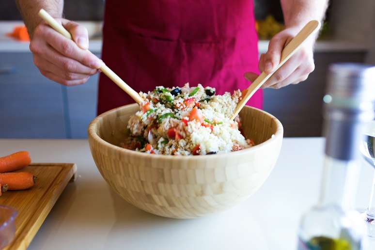 A quinoa pode ser usada na preparação de tabule, cuscuz e risoto, entre várias outras receitas