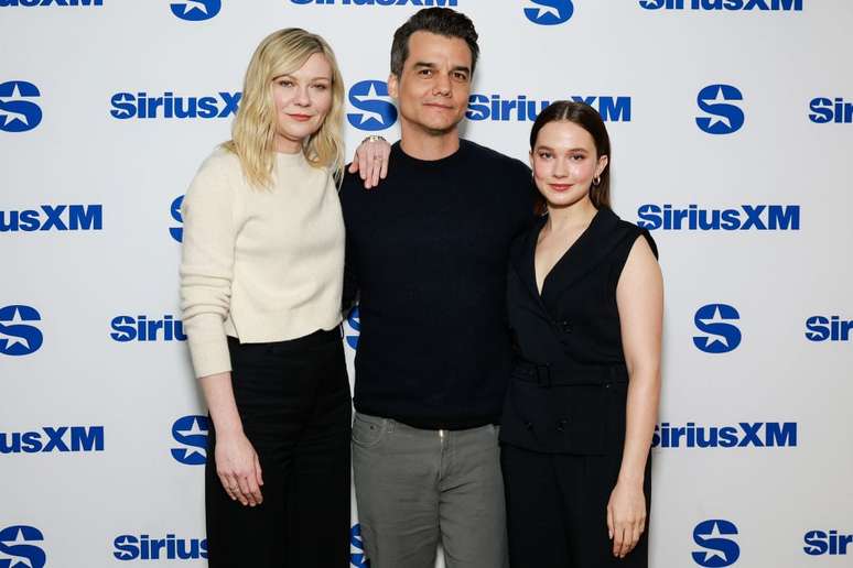 Kirsten Dunst, Wagner Moura e Cailee Spaeny.