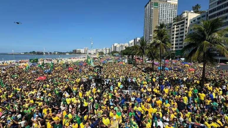 Bolsonaro reúne apoiadores em Copacabana; saiba detalhes
