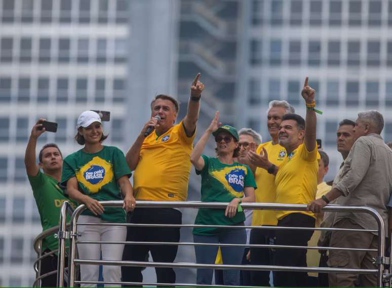 Bolsonaro em manifestação que convocou na Avenida Paulista, em 25 de fevereiro