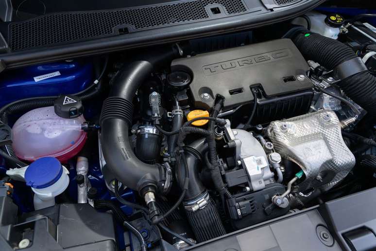Motor turbo do Peugeot 208 tornou hatch mais arisco e econômico (Imagem: Divulgação/Stellantis)