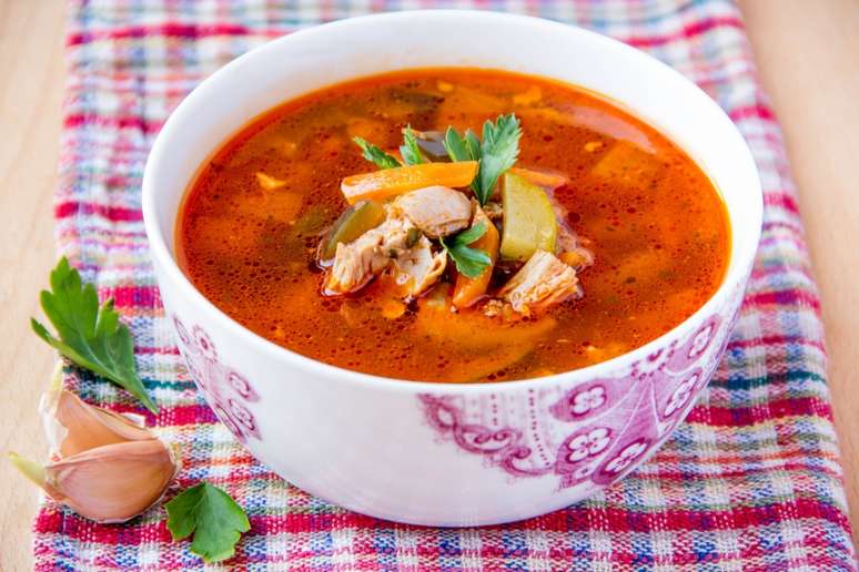 Sopa de frango com vegetais 