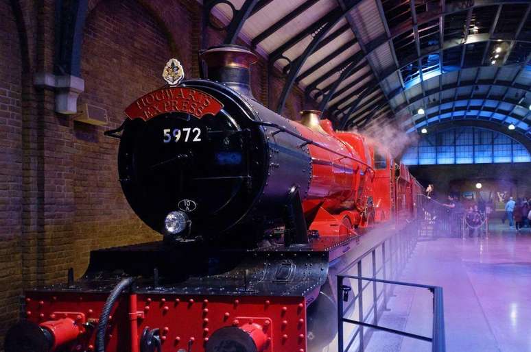 O mundialmente famoso Expresso de Hogwarts é um trem fictício da saga Harry Potter, da escritora JK Rowling