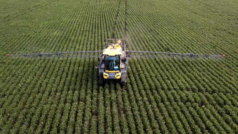O herbicida Roundup é um dos pesticidas mais utilizados no mundo; Monsanto diz que não há evidências de que o uso correto do glifosato cause problemas graves