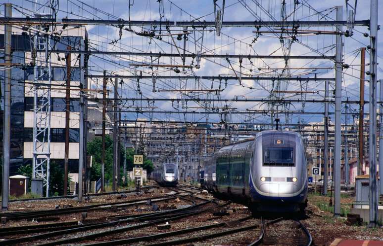 Os trens de hoje não se parecem em nada com a primeira locomotiva, que tem sua origem em uma máquina a vapor para a indústria de mineração