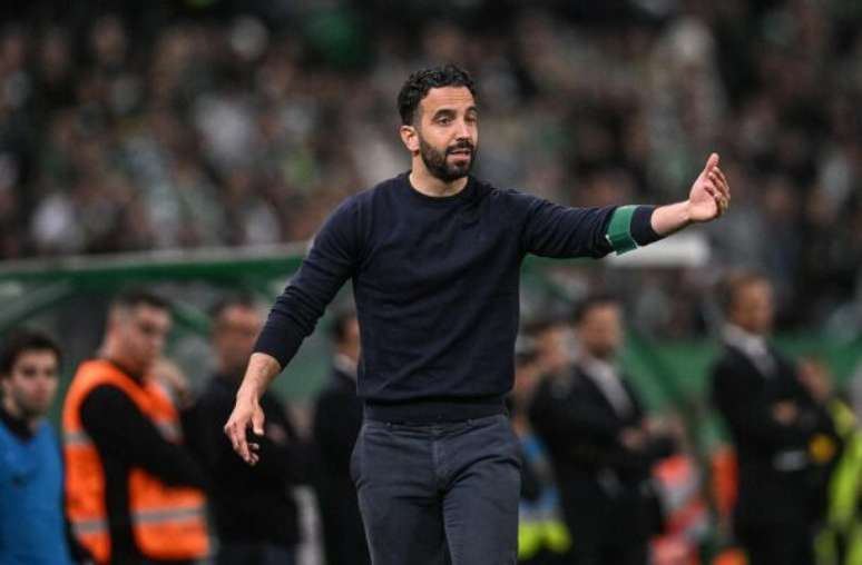 Patricia de Melo Moreira/AFP via Getty Images - Legenda: Técnico Rúben Amorim durante partida do Sporting no Campeonato Português -