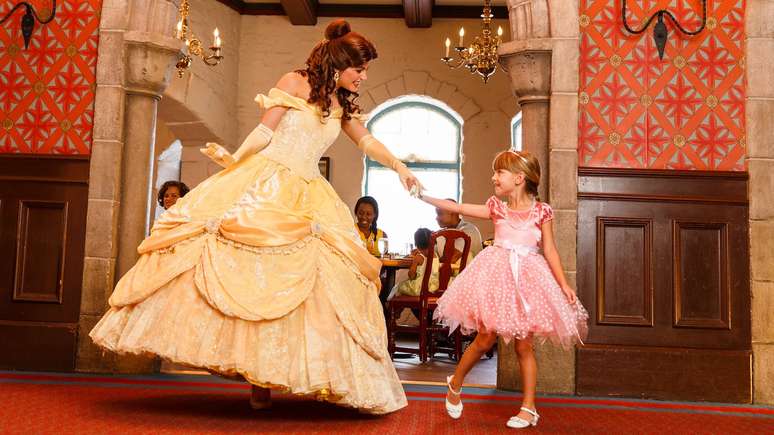 Menos concorrido que o Cinderella's Royal Table, o Akershus Royal Banquet também tem as princesas como anfitriãs