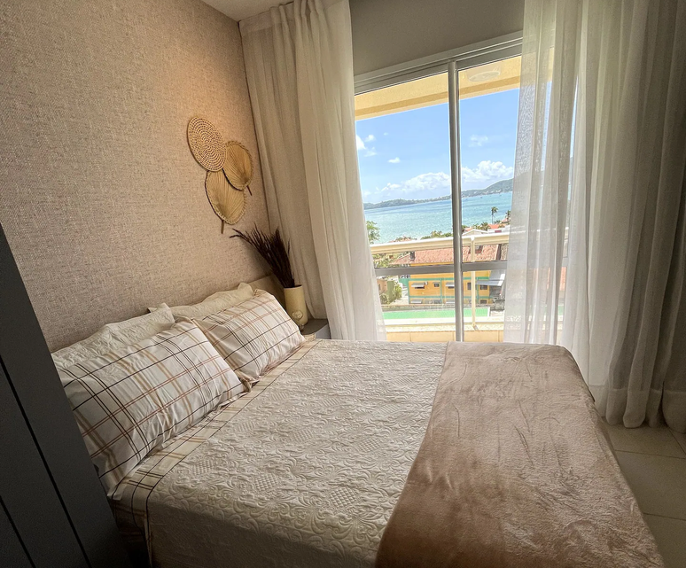 Esse apartamento em Penha fica a dez minutos do Beto Carrero e tem vista para o mar de todos os quartos