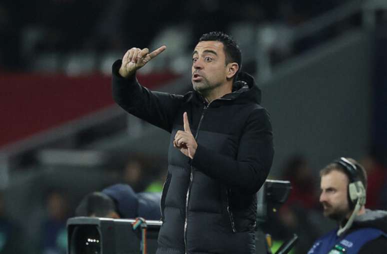 Carlo Hermann/AFP via Getty Images - Legenda: Permanência de Xavi como treinador do Barcelona não está descartada -