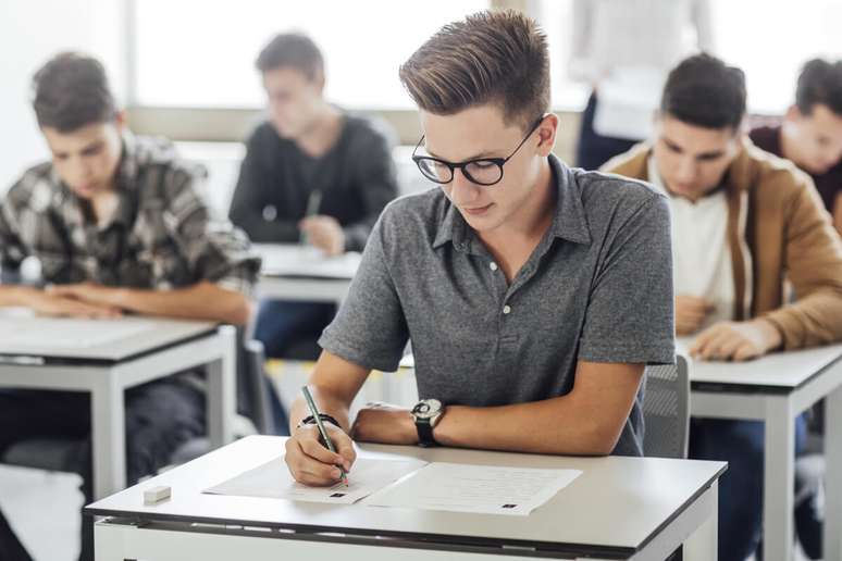 Apresentar soluções para um problema é uma das formas de encerrar o texto 