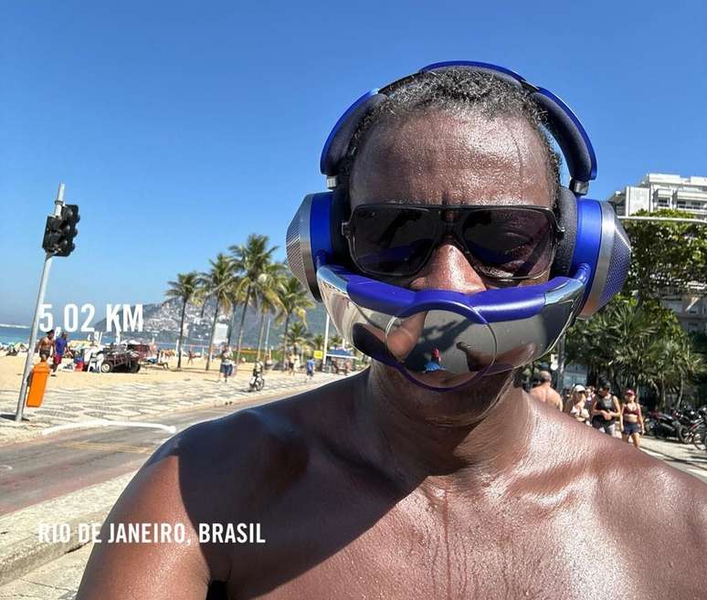 During a run on the beach, Seu Jorge attracts attention with an expensive headset;  know the value