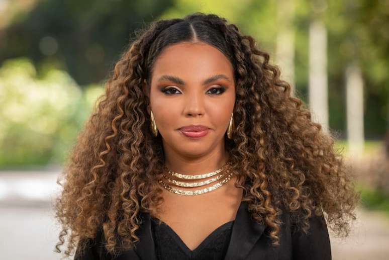 Cachos de Pitel s&oacute; se revelaram em 32019, quando a ex-BBB resolveu passar por uma transi&ccedil;&atilde;o capilar.