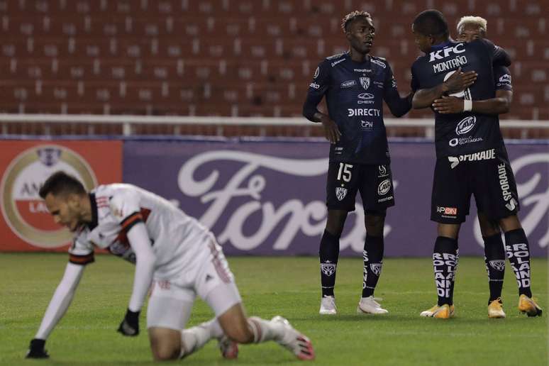 Jogadores comemorando mais um gol em goleada do Del Valle por 5×0 contra o Flamengo, na Libertadores, em 2020. 