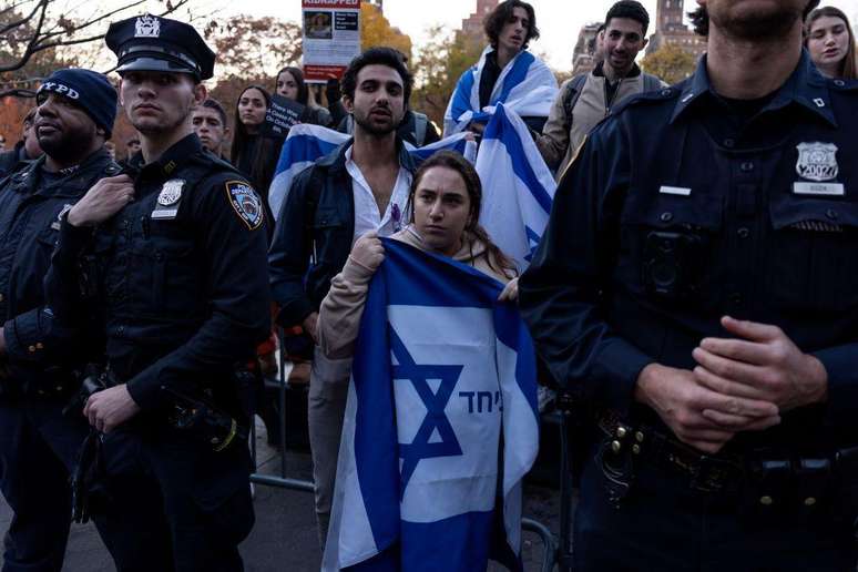 Líderes judeus estão enviando alertas para estudantes judeus sobre os protestos