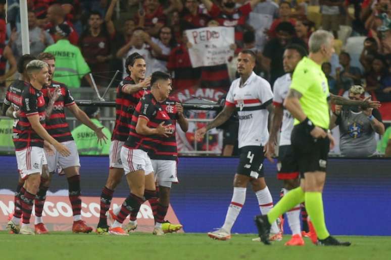 Luíz Araújo abriu o placar no Maracanã diante do São Paulo.