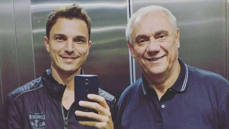 The son of presenter Marcelo Rezende, who passed away in 2017, and also of journalist Diego Esteves have revealed that he was abused by his father's ex-girlfriend The son of presenter Marcelo Rezende, who passed away in 2017, and also of journalist Diego Esteves have revealed that he was abused by his father's ex-girlfriend