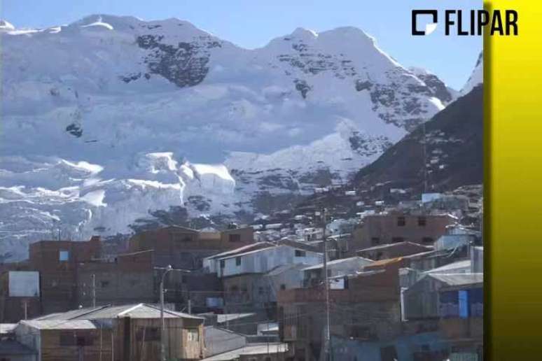 A cidade de La Rinconada, localizada nos Andes peruanos (a cerca de 5.100 metros acima do nível do mar), ostenta o título de cidade habitada mais alta do mundo. Conheça mais sobre ela nesta galeria do FLIPAR!