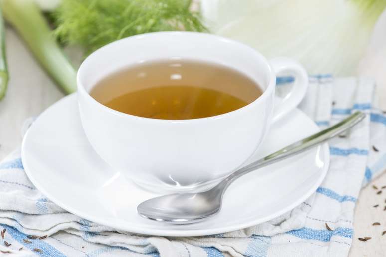O chá de erva-doce pode estimular contrações uterianas na gravidez 