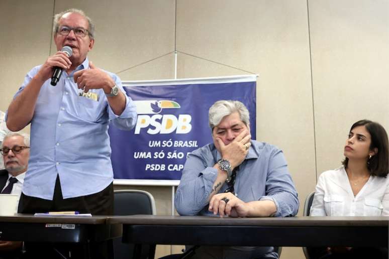 A deputada Tabata Amaral participa do ato de filiação do apresentador José Luiz Datena ao PSDB